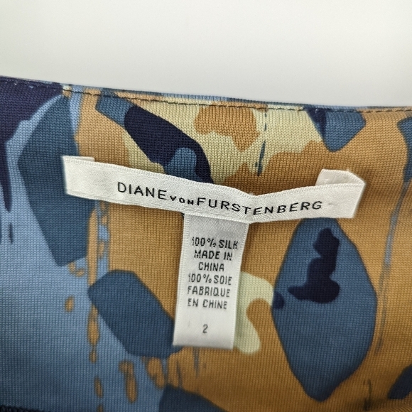 DIANE VON FURSTENBURG Silk Long Sleeve Dress - Picture 4 of 6